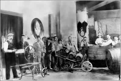 Workers at the Mastroberardino winery in 1900.